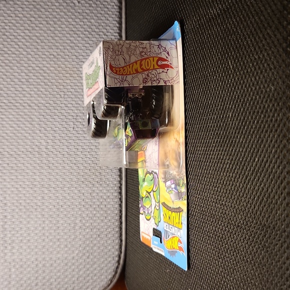 Hot Wheels Teenage Mutant Ninja Turtles Monster Truck Unopened Donatello - Picture 3 of 3
